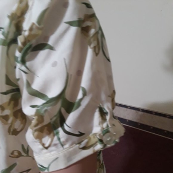 BASIC EITIONS IVORY/GREEN FLORAL SHORT SLEEVE BUTTON FRONT BLOUSE SIZE S NWOT - Picture 3 of 7